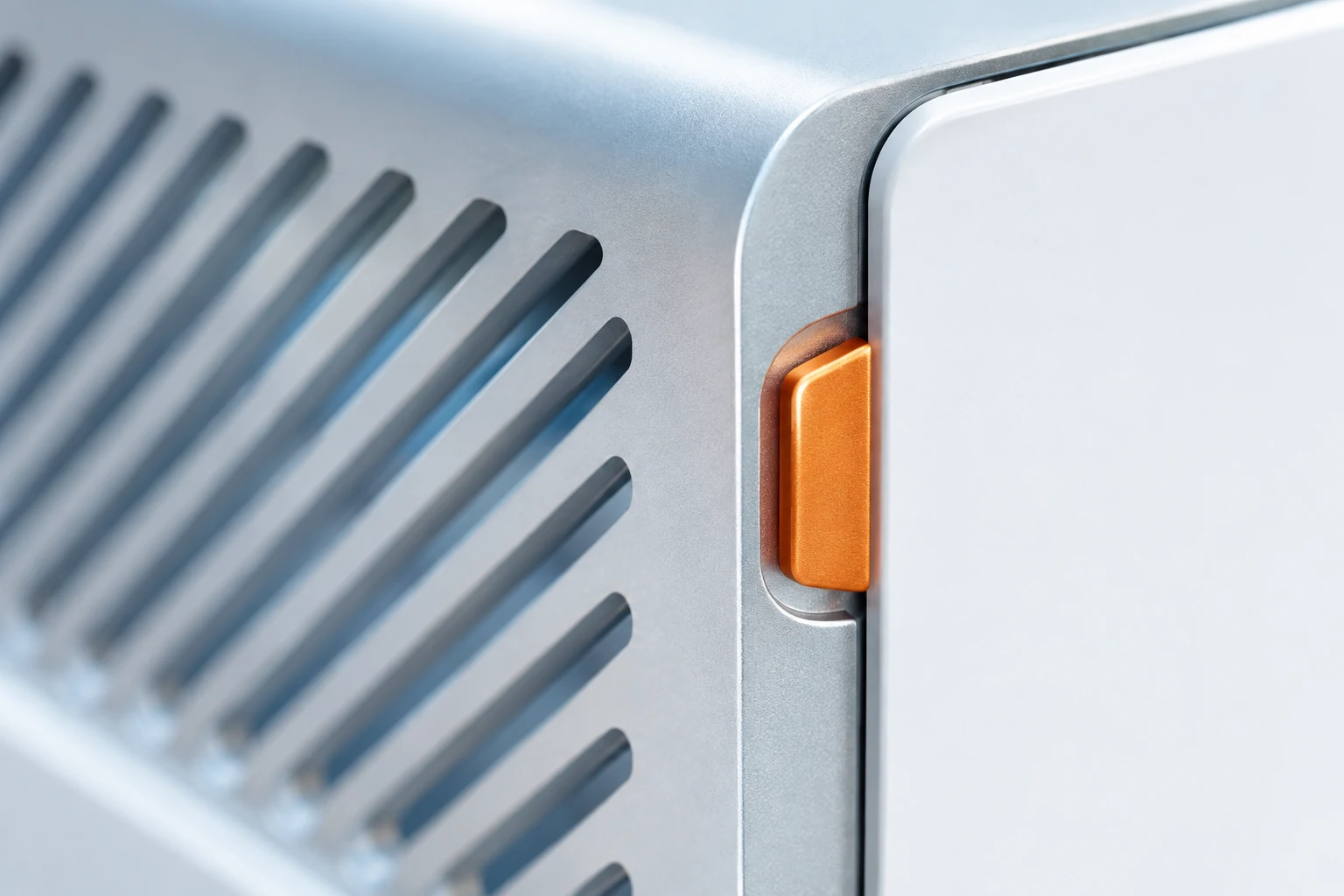Detalle conceptual de paneles de hardware claros con un pequeño elemento de control naranja.